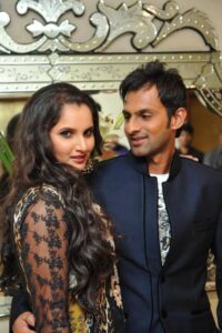 Shoaib Malik With Sania Mirza 3 Cute Couple